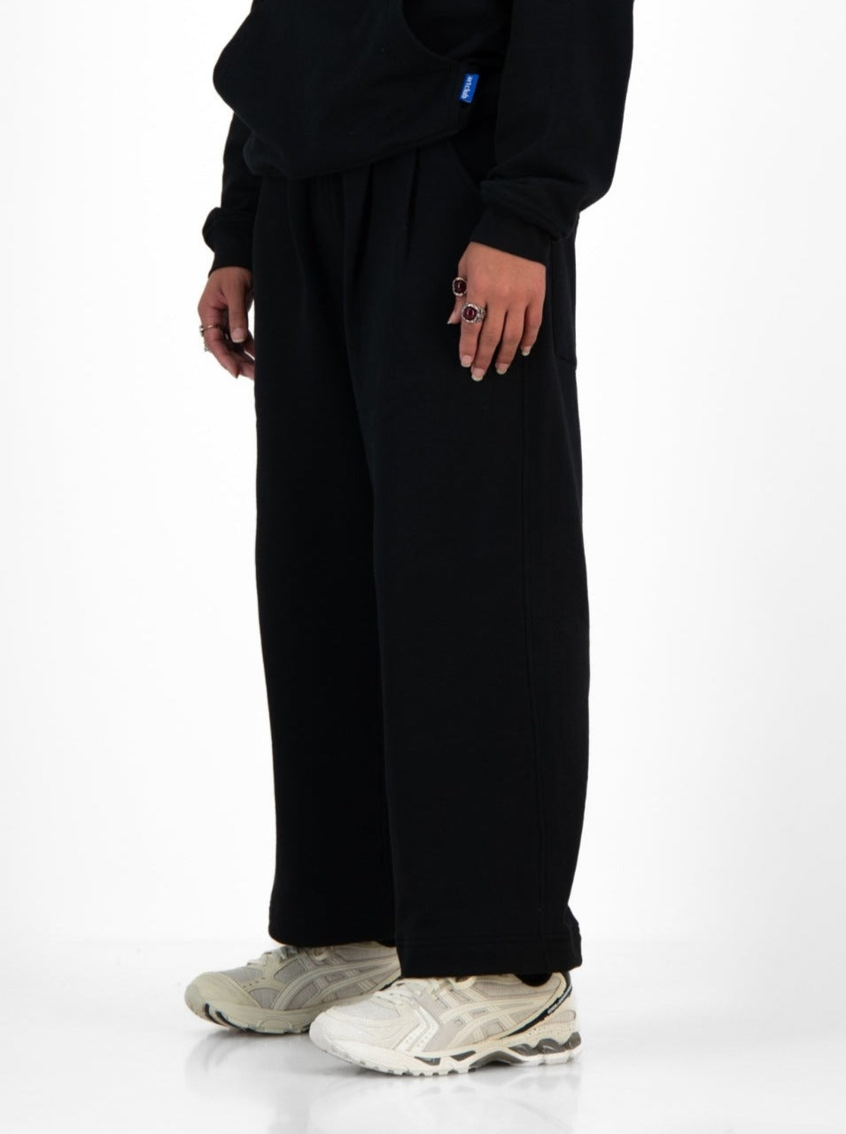 Cropped Cocoon Track- Black.